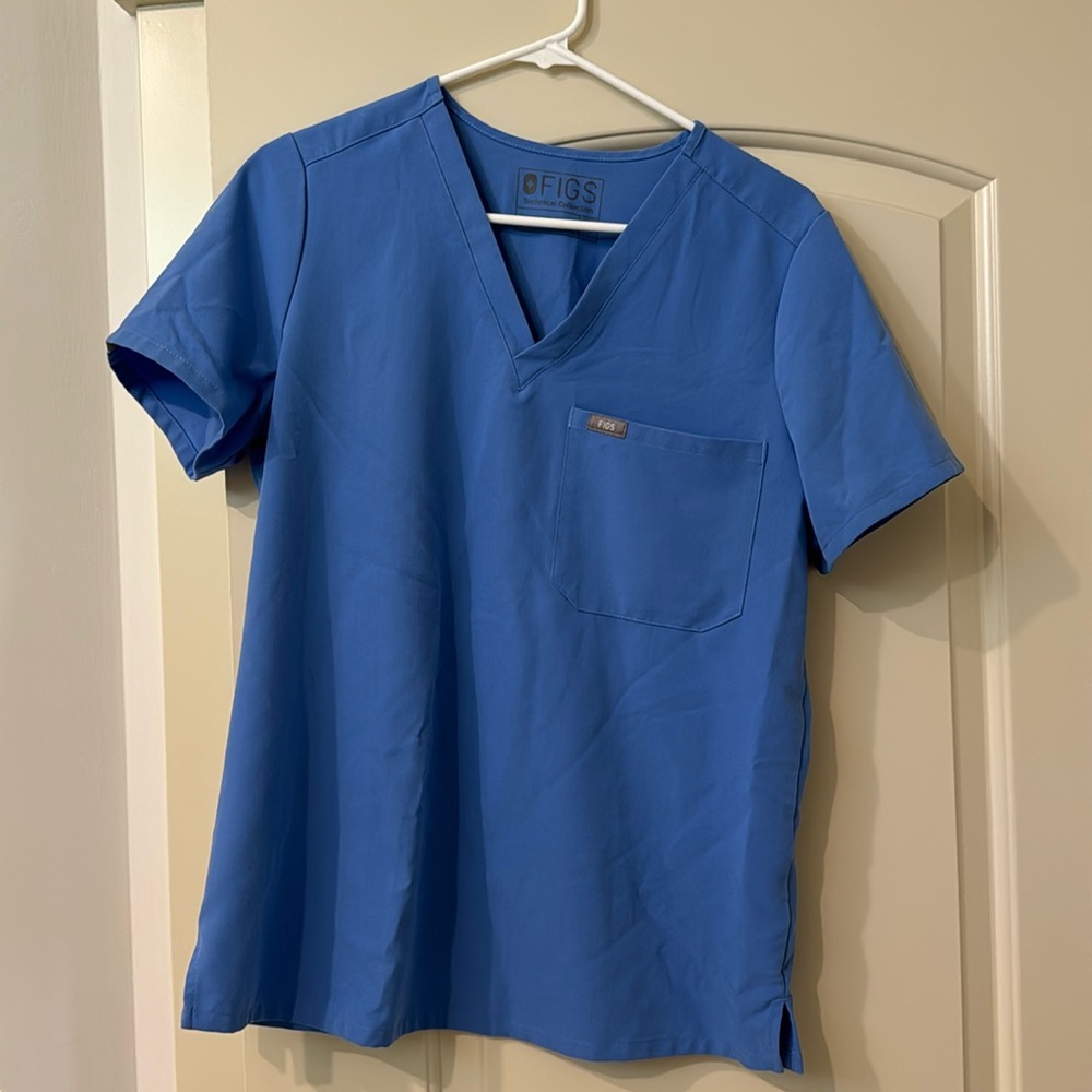 Figs scrub top